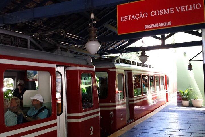 Corcovado Train and Sugarloaf Mountain Guided Tour with Transfer