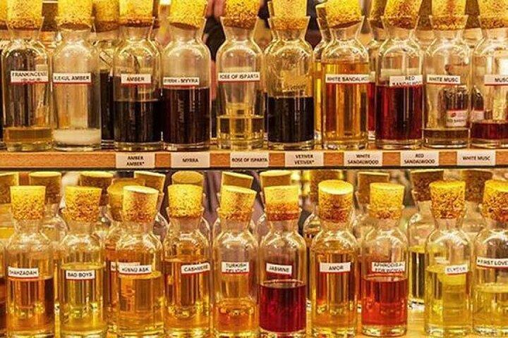 Cairo Shopping tour Private Papyrus Essential oils Bazar Cotton