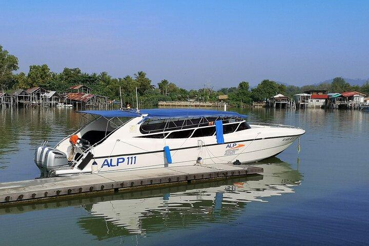 Phi Phi Island Hopping Day Trip by Speed Boat from Phuket