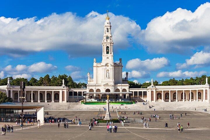From Lisbon Luxury Fatima, Batalha, Nazare Full-Day Private Tour