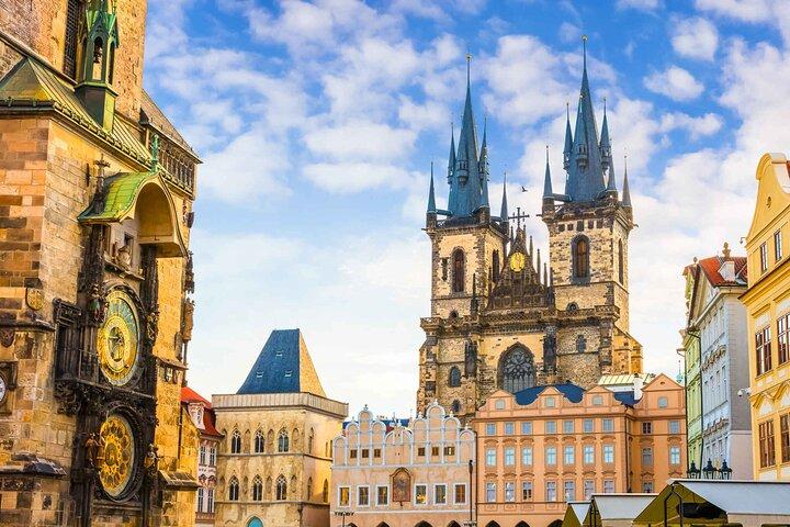 Arrival Private Transfer from Prague Airport PRG to Prague City in Car/Van