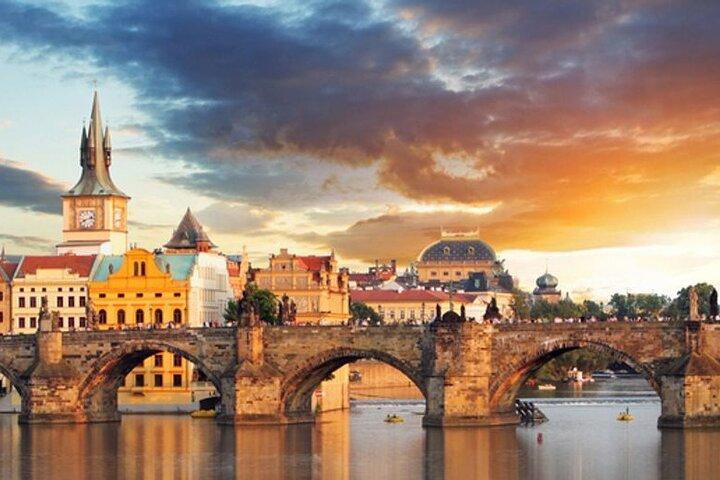 Arrival Private Transfer from Prague Airport PRG to Prague City in Car/Van
