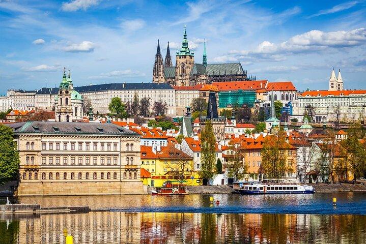 Arrival Private Transfer from Prague Airport PRG to Prague City in Car/Van