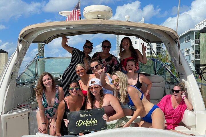 Miami Yacht Party – Discover Secret Spots w/ Captain & Drinks