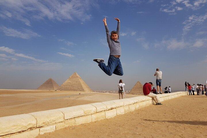Tour to Giza Pyramids and Sphinx with Lunch