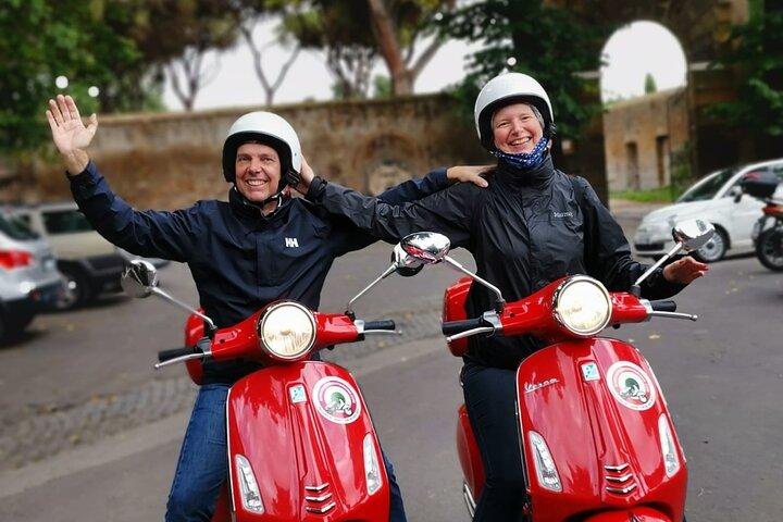 Beautiful Roma Tour on Vespa with Driver