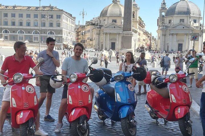 Beautiful Roma Tour on Vespa with Driver