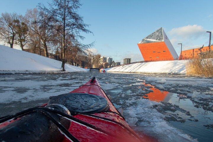 Guided Winter Kayak Tour in Gdańsk & Hot Chocolate Treat