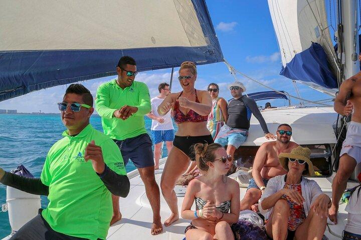 Catamaran to Isla Mujeres with Buffet and Open Bar from Cancun