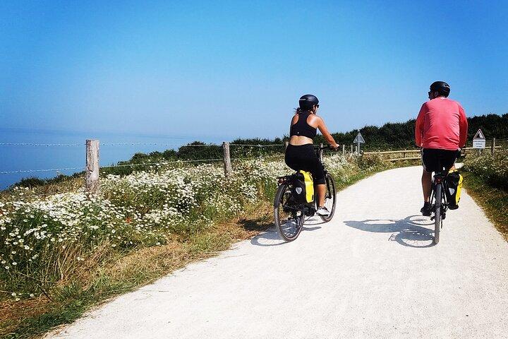 Normandy Guided E-bike tour to Omaha Beach / private tour