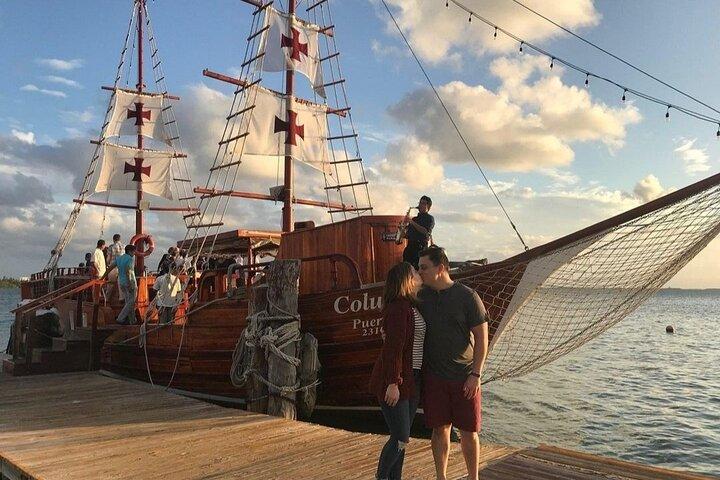 Couples Night Romantic Sunset in Lagoon & Live Music from Cancun