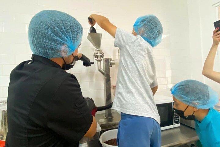 Learn about Panama cocoa and create your own chocolate bar