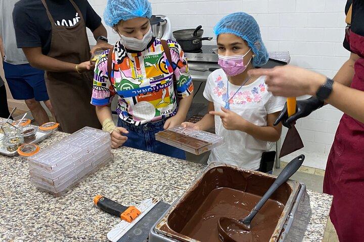 Learn about Panama cocoa and create your own chocolate bar