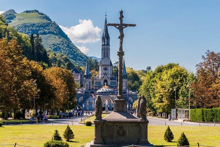 Private Transfer: Toulouse Airport TLS to Lourdes in Luxury Van