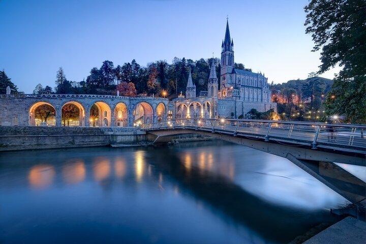 Private Transfer: Toulouse Airport TLS to Lourdes in Luxury Van