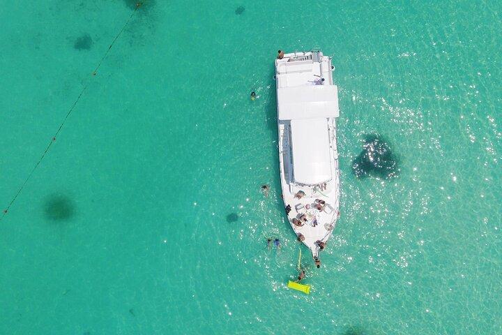 Isla Mujeres Full Day Tour on Yacht with Snorkel and Buffet