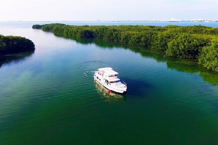 Isla Mujeres Full Day Tour on Yacht with Snorkel and Buffet