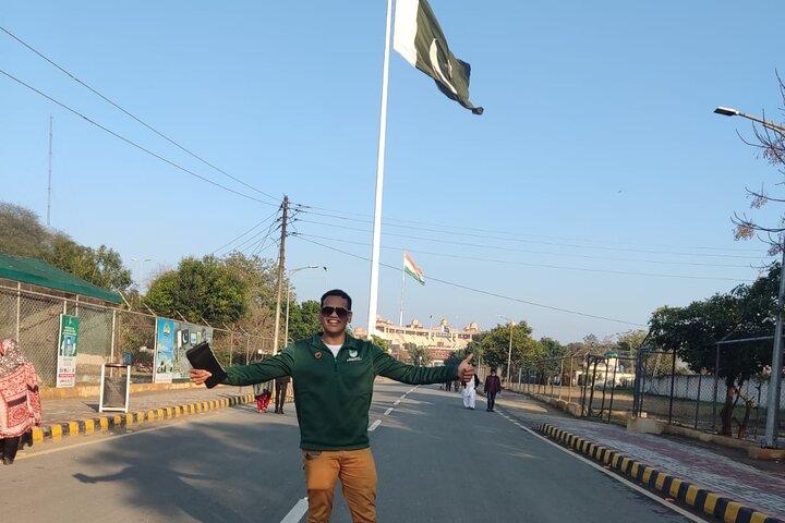 Private & Guided: Wagah Border, Walled City & Lahore Fort Full Day Tour
