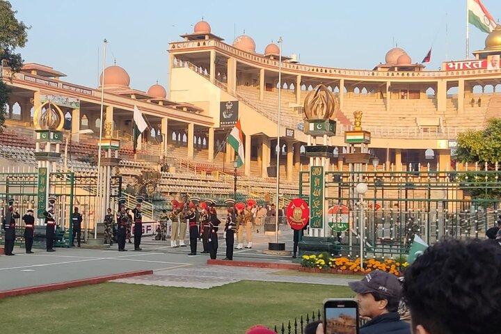 Private & Guided: Wagah Border, Walled City & Lahore Fort Full Day Tour