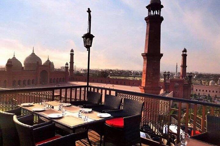 Lahore's Complete Night Food Tour: Local Culinary Experience