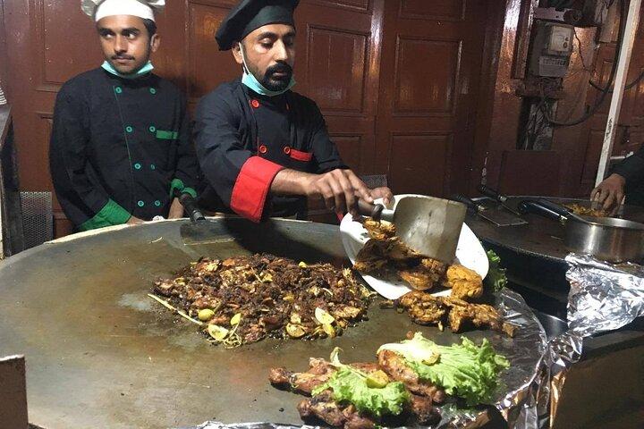 Lahore's Complete Night Food Tour: Local Culinary Experience