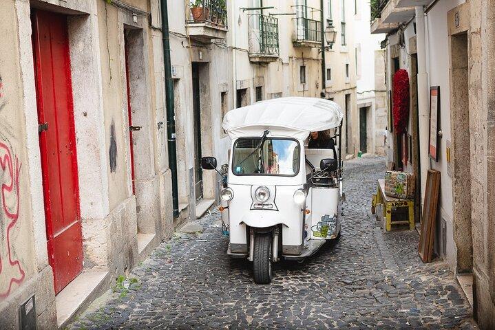 Private Tuktuk Tour with Portuguese Tapas and Wine