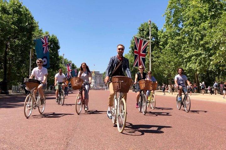 London Bike Tour: Landmarks, Secret Gems, Pub Stop & Street Art