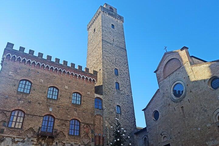 Wine tour in Chianti and visit of San Gimignano for small groups