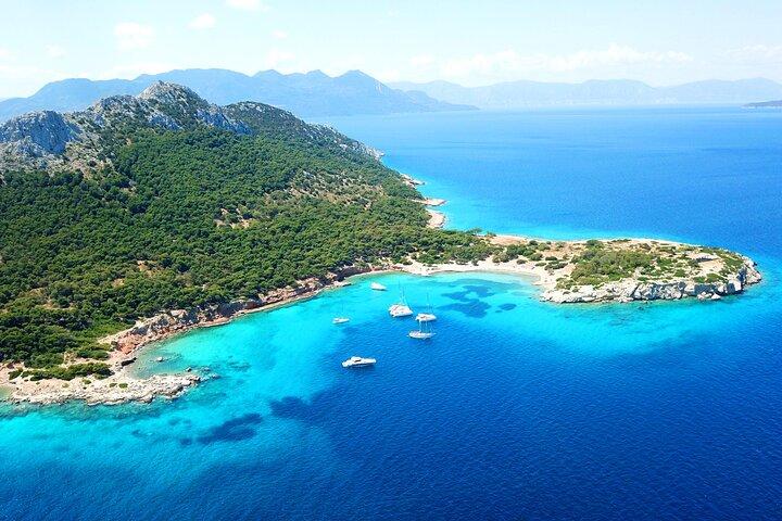 Athens: Full-Day Island Hopping Cruise with Lunch and Swimming