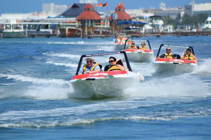 Breathtaking experience driving a speedboat in Cancun with Snorkeling included