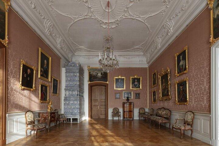 Full-Day Private Trip to Palace and Medieval Castle from Riga