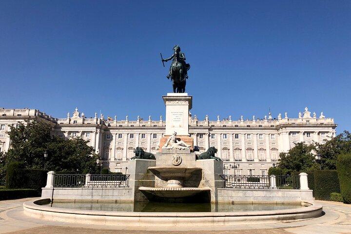 Private Walking Tour to Royal Palace and Old Town of Madrid