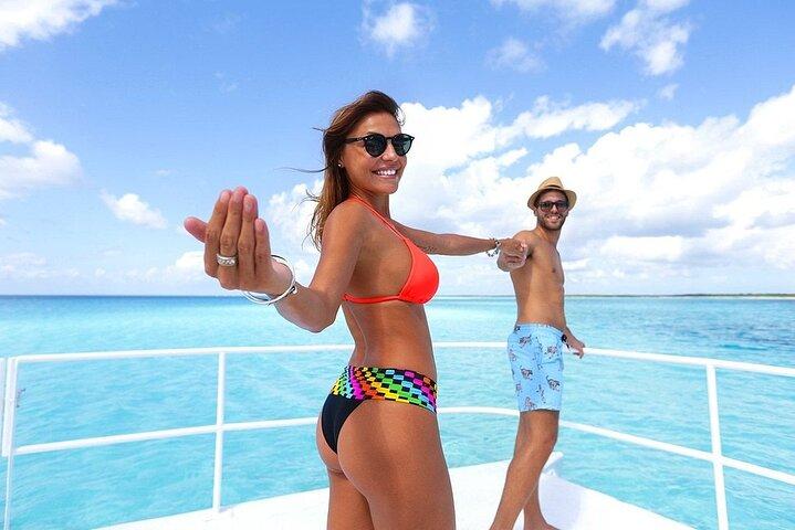 Discover Isla Contoy & Isla Mujeres: Nature, Snorkel & Beaches