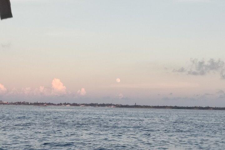 Sunset Sailing Adventure to Isla Mujeres Unlimited + Transfer from Cancún