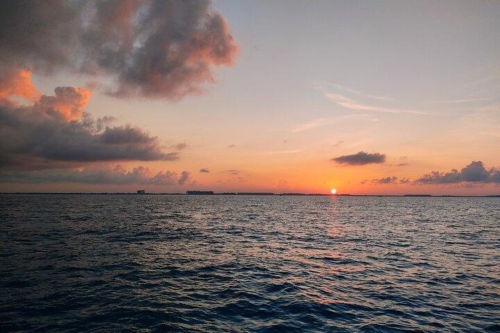 Sunset Sailing Adventure to Isla Mujeres Unlimited + Transfer from Cancún