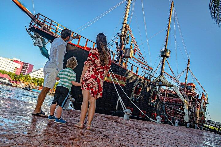 Night Pirate Show in Cancun aboard a Pirate Ship Lobster Dinner
