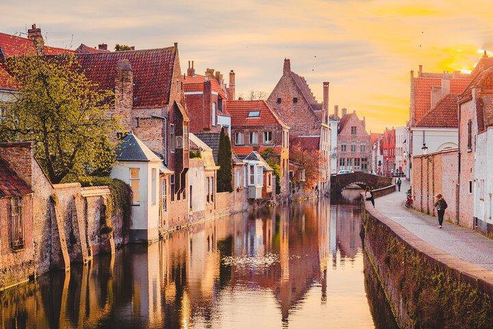 Bruges Scavenger Hunt & Highlights Self-Guided Walking Tour