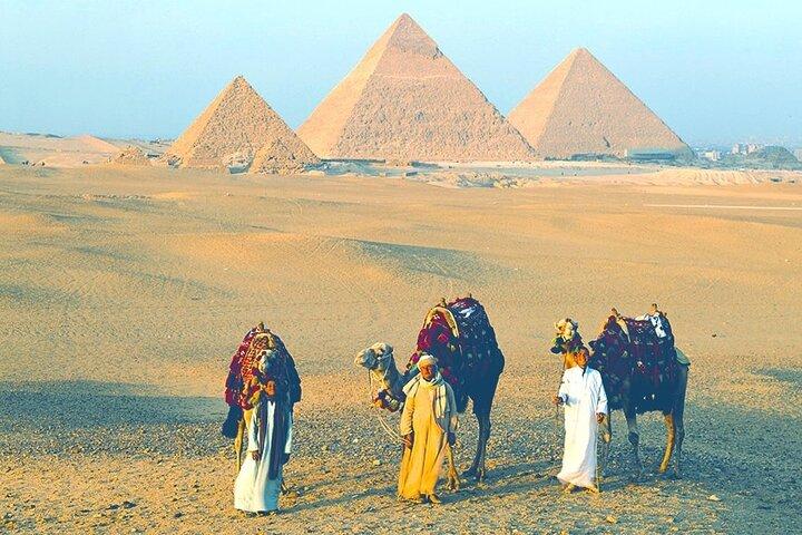 Private 4-Hour Tour: 9 Pyramids of Giza, Sphinx & Valley Temple