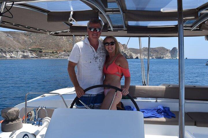ALL-INCLUSIVE: Santorini Caldera Cruise with Greek Meal & Drinks