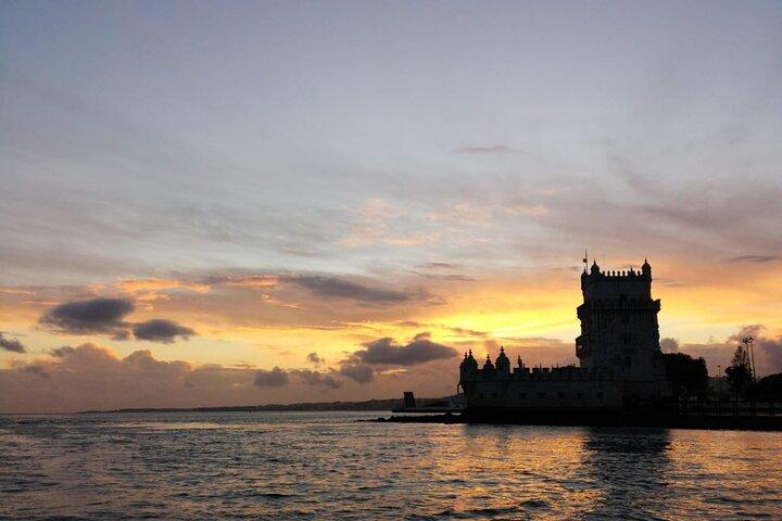 Night Sailing - MOONLIGHT Boat Tour -Exclusive Lisbon City Lights