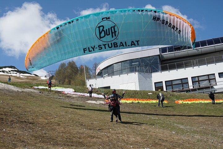 Tandem paragliding in Neustift Stubai Valley near Innsbruck