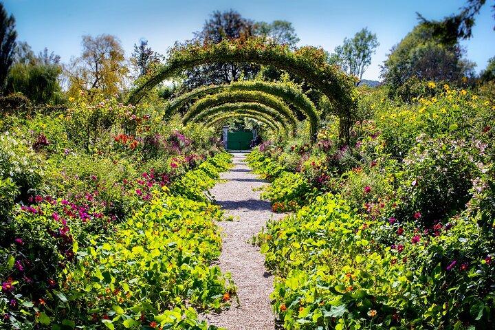 Giverny Half-Day Small-Group Tour from Paris – Max 7 Guests