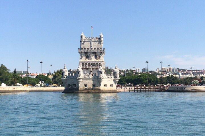 Private Sailing tour in Lisbon - Day Time, Sunset and Night