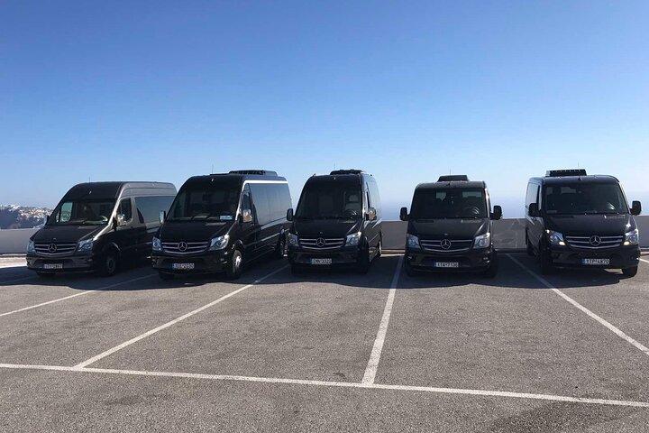 Private Santorini Half Day Highlights 4-Hour Tour & Native Driver