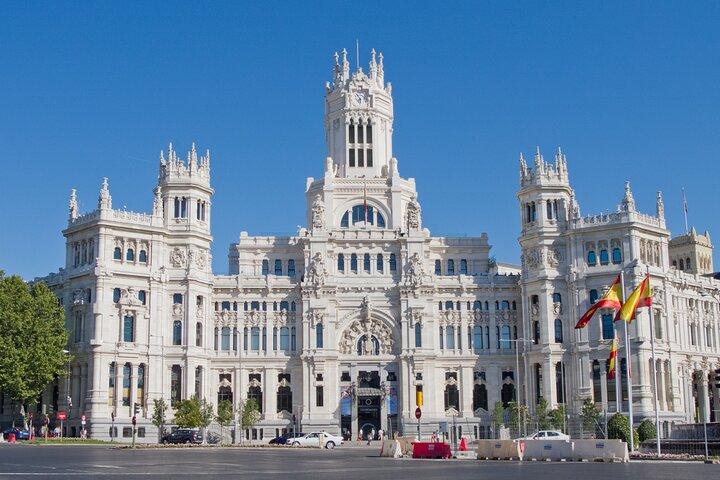 Madrid Airport MAD Round-Trip Private Transfer in Luxury Van