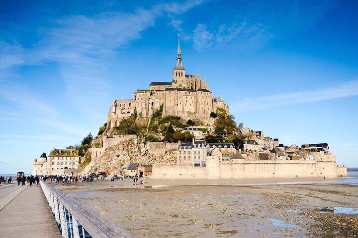 Day Trip to Mont Saint Michel Small Group(2-6) with Hotel Pick Up