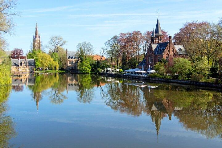 Romantic Bruges: Love Between the Canals Exploration Game