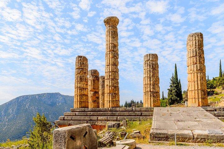 2-Day Delphi & Meteora Tour from Athens with Hotel & Guided Tour