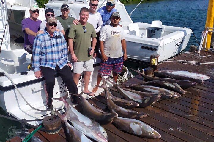 Private fishing charter Bertram 31ft 6 pax max if you don't fish you don't pay