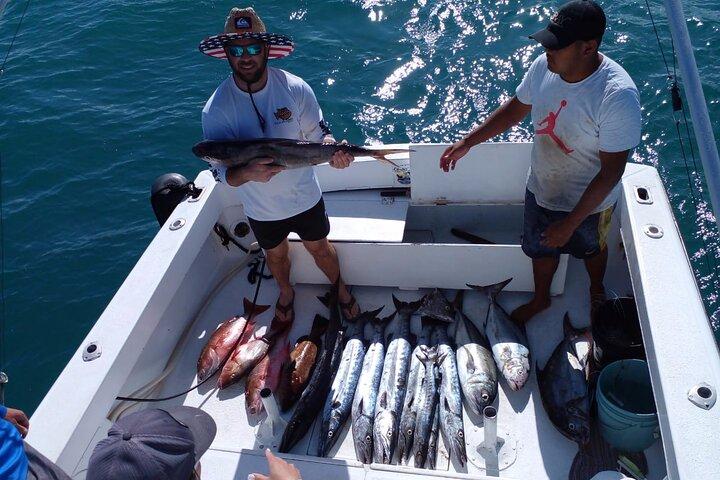 Private fishing charter Bertram 31ft 6 pax max if you don't fish you don't pay